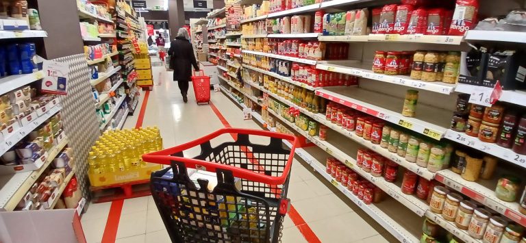 Los supermercados acumulan 110 millones de sobrecoste de energía desde que comenzó la guerra de Oriente Medio