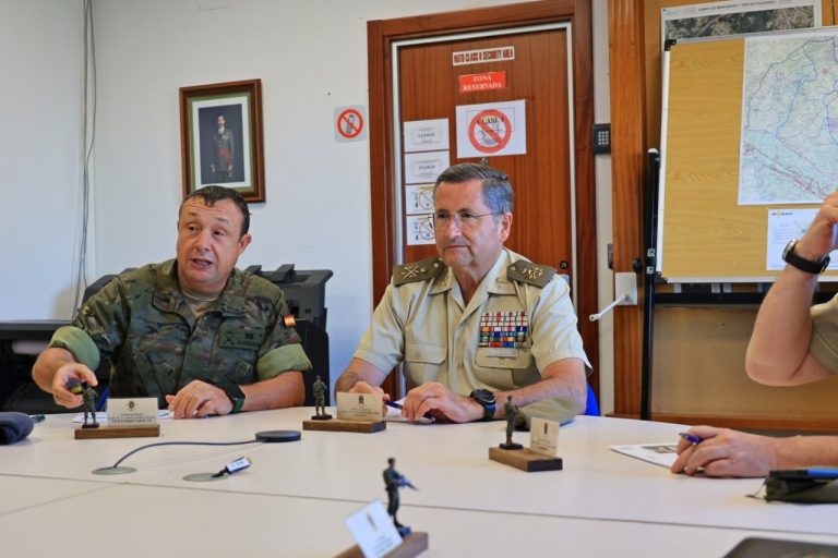 El jefe del Ejército de Tierra supervisa las capacidades de la Brilat y analiza la operación de vigilancia forestal