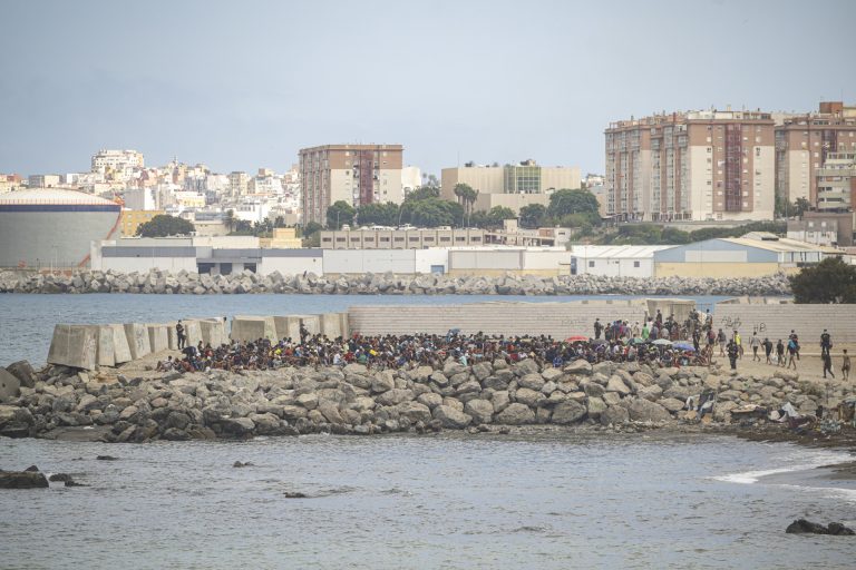 El PPdeG tilda de «nefasta» la gestión en Ceuta y el PSdeG urge a la Xunta «asistir» a los menores