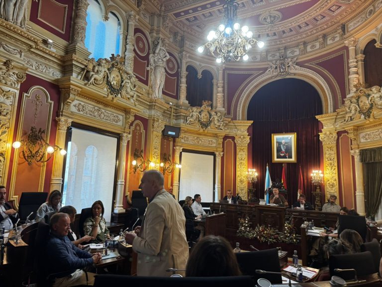 Jácome expulsa a Seara del pleno local en Ourense y PP y BNG rechazan de nuevo el modificativo de 11,4 millones de euros