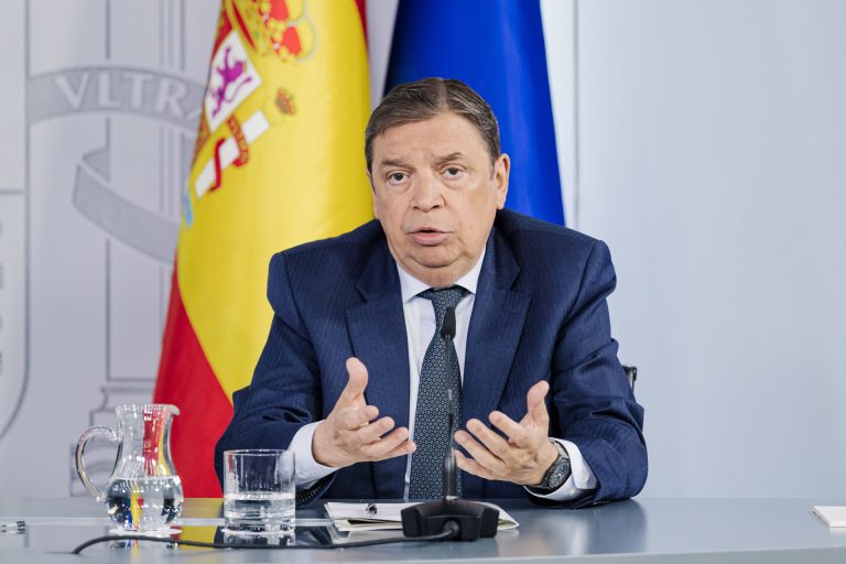 Gobierno estudia nuevas medidas para compensar la subida del gasóleo agrícola y pesquero por los conflictos