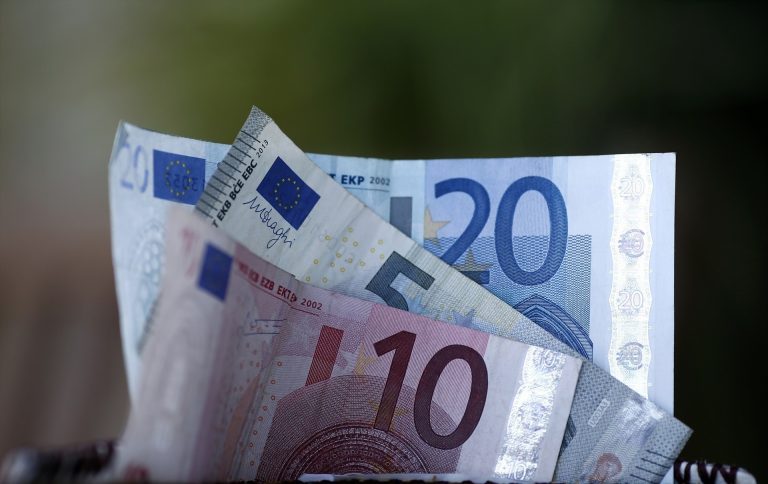 Los costes laborales y los salarios suben un 2,8% en Galicia en el segundo trimestre, por debajo de la media