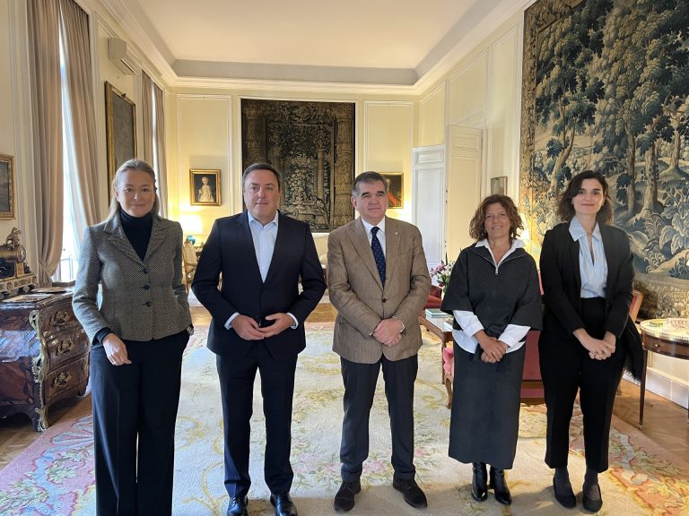 La Diputación de A Coruña se compromete a «reforzar el apoyo» para impulsar la lengua y cultura gallega en Argentina