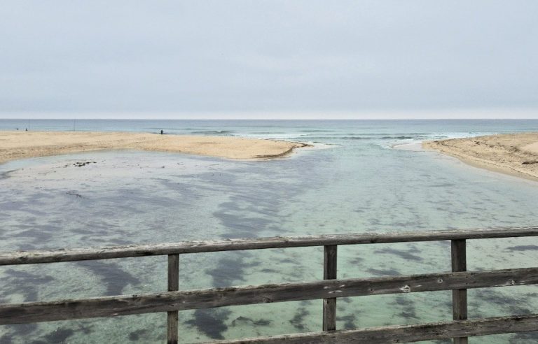 La Xunta apunta que ahora corresponde a Carballo restablecer la conexión natural entre la laguna de Baldaio y el mar