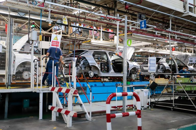 La inflación industrial crece un 12,5% en agosto en Galicia, algo menos que la media