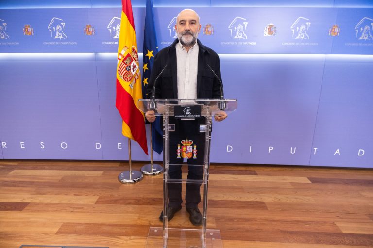 El BNG no ve «convincentes» las explicaciones de Zapatero sobre sus joyas y le afea que no las entregara a Patrimonio