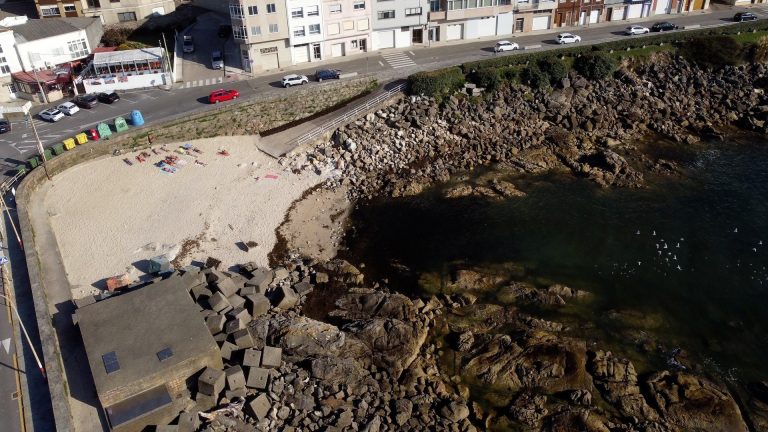 El Ayuntamiento de A Guarda prohíbe temporalmente el baño en la playa de O Carreiro por contaminación microbiológica