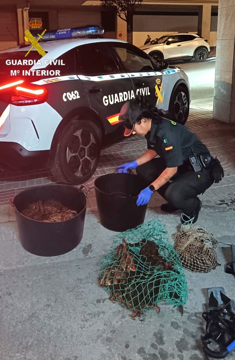 Pesca.- Interceptado en Moaña (Pontevedra) un ‘furtivo’ al que le intervinieron más de 25 kilos de centollo y nécora