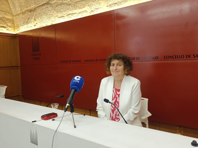 Sanmartín, «optimista» sobre la evolución del vertido: «Seguramente no sea necesario cortar el suministro de agua»